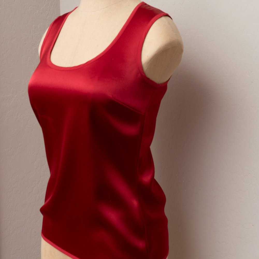 St. John Size 0 red tank top